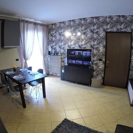 Апартаменты Casa Di Mirco - Ampio E Moderno Bilocale Кастенедоло Экстерьер фото