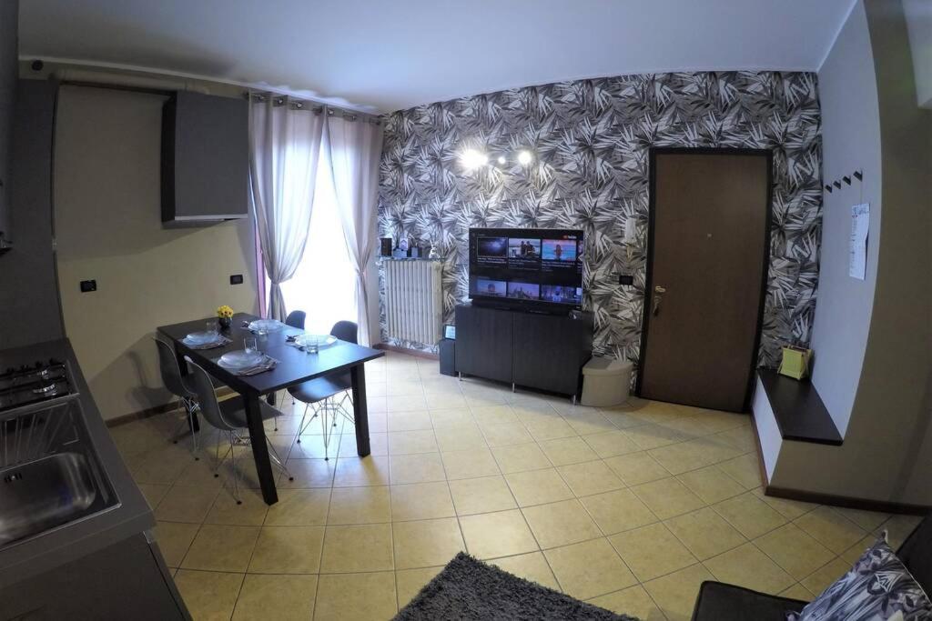 Апартаменты Casa Di Mirco - Ampio E Moderno Bilocale Кастенедоло Экстерьер фото