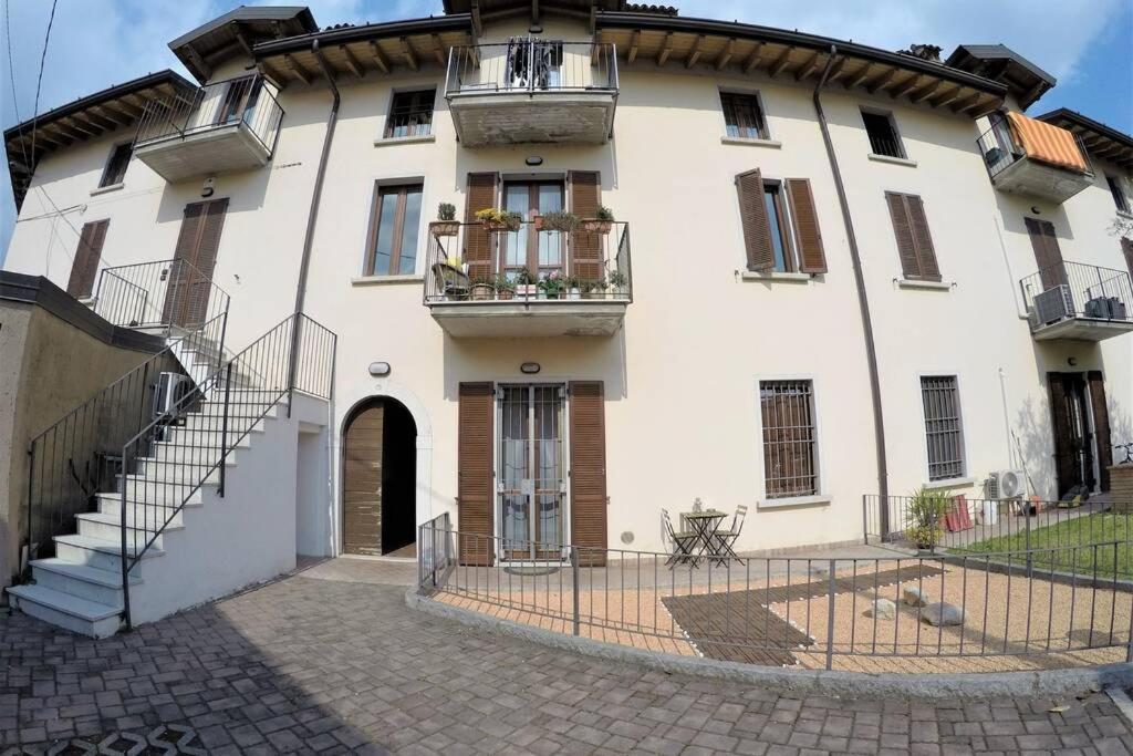 Апартаменты Casa Di Mirco - Ampio E Moderno Bilocale Кастенедоло Экстерьер фото